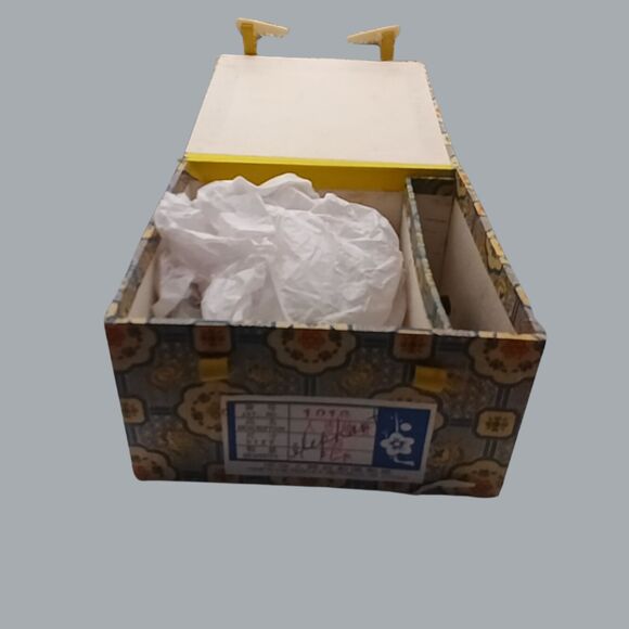 Vintage Jadeite Elephant Figurine with Wooden Stand & Box – Made in PRC - Picture 6 of 6